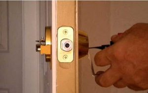 Sửa khóa tại nhà 24h chuyên Sửa Ổ Khóa, Mở Ổ Khóa nhà, Sửa Mở Khóa ôtô, Sửa Khóa Két Sắt, Làm khóa smartkey xe máy, Kích bình ôtô