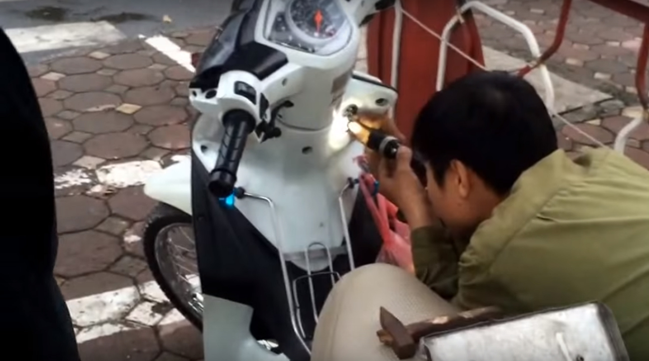Sửa Khóa Xe Máy - Vespa - Airblade - Vison - SH ... 1 suakhoa66
