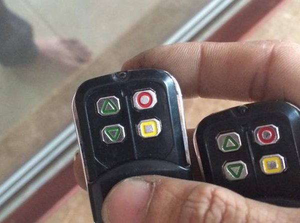 Sửa khóa remoter cửa cuốn 4 Sửa khóa remoter cửa cuốn, Sửa khóa tại nhà 24h, Sửa Mở Khóa ôtô, Sửa Khóa Két Sắt, Làm khóa smartkey xe máy, Kích bình ôtô