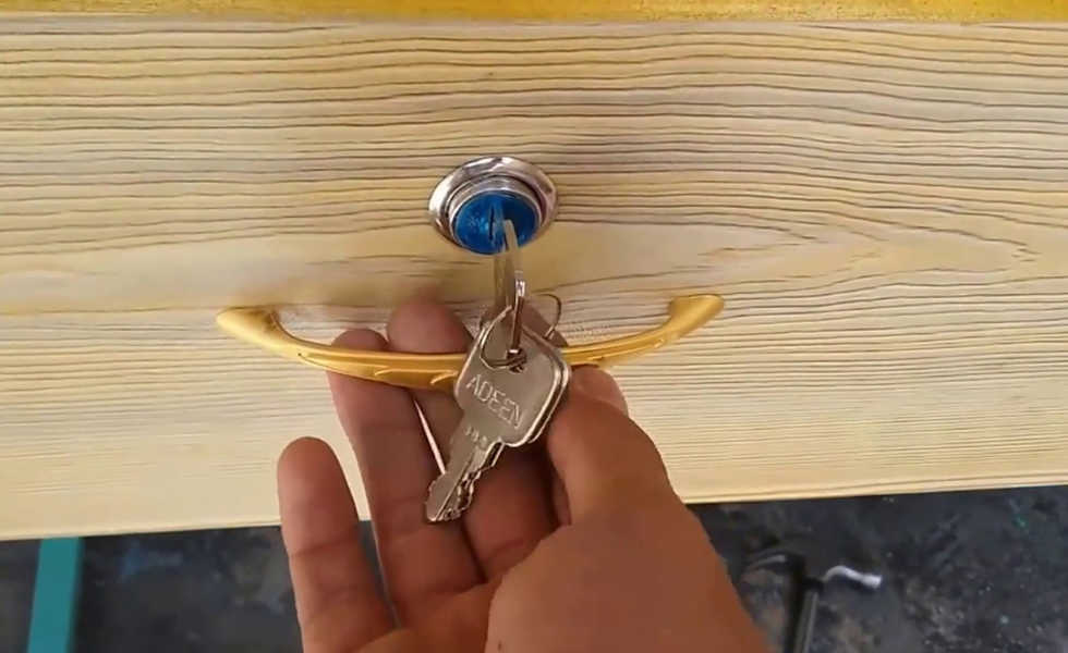 Thợ sửa khóa tủ tại nhà TPHCM 3 sua khoa tu